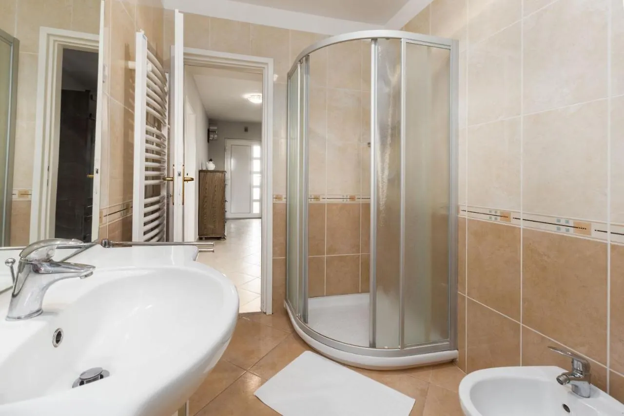 Apartment Lovely House Lindi In Porec