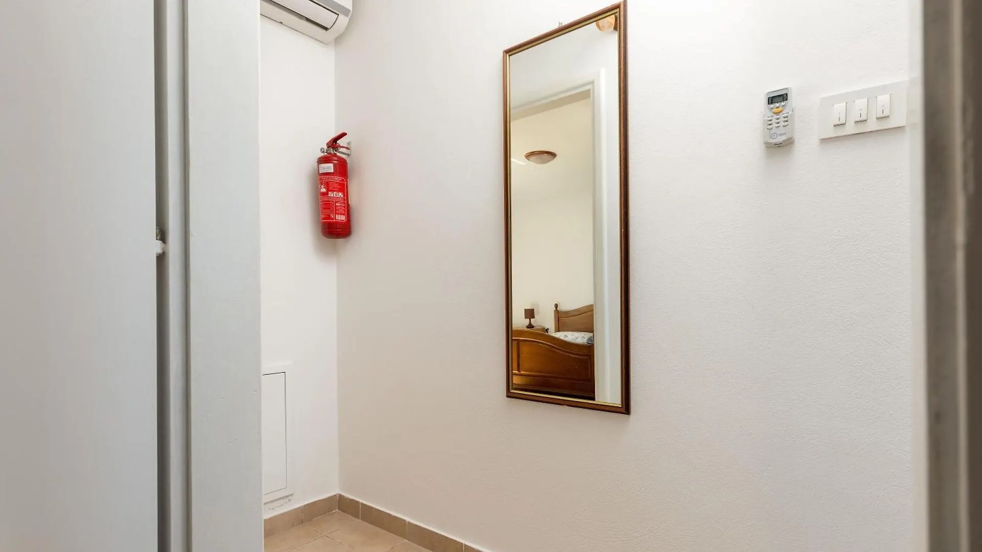 Apartment Lovely House Lindi In Porec