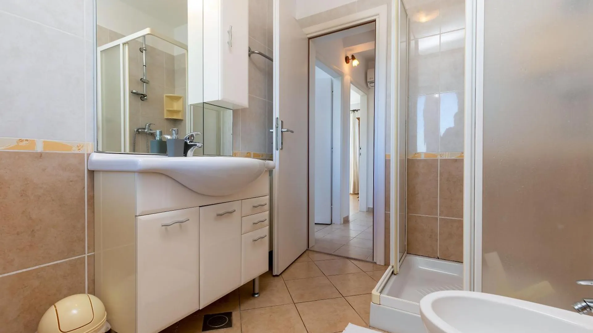 Lovely House Lindi In Porec 0*,